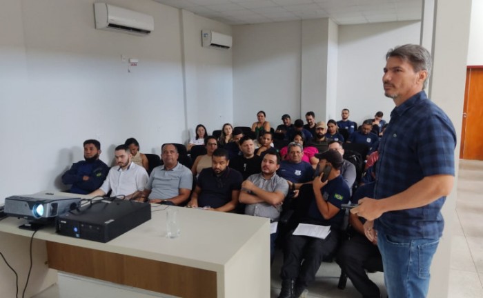 Formação contou com aula teórica do operador da Central de Vagas, Claudemir Prevital - Foto: Seciju/Governo do Tocantins