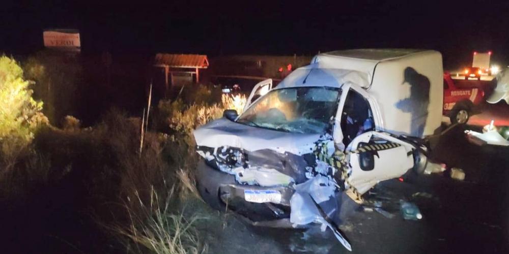 Colisão frontal entre Fiat Fiorino e Chevrolet Vectra teve um óbito e dois feridos na ERS 122. Foto: CRBM/Divulgação
