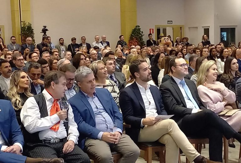 Governador prestigiou abertura das festas em Bento Gonçalves (Foto: Gerson Lenhard)