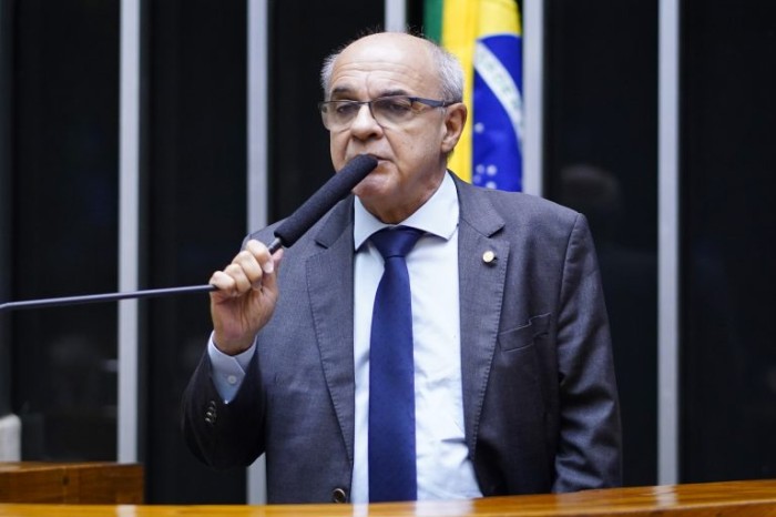 Bandeira de Mello: Parlamento deve contribuir com a discussão e aprimoramento do tema - (Foto: Pablo Valadares / Câmara dos Deputados)