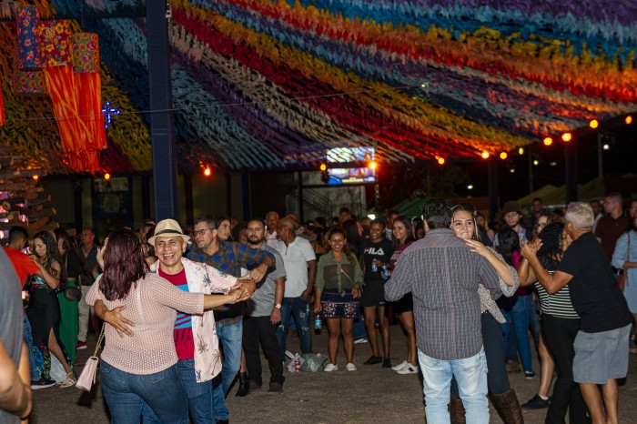 Coreto é um espaço especial do Arraiá para quem gosta de dançar um bom forró, xote, xaxado e músicas regionais - Fotógrafo:Regiane Rocha/Secom Palmas