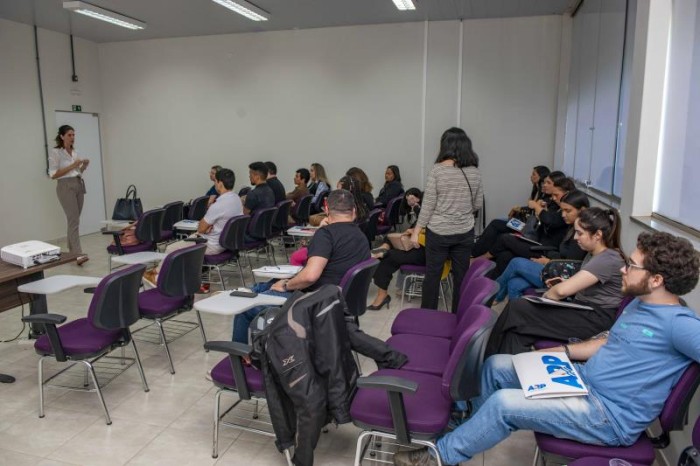 A presidente ARP, Tálitha Tozzi Zemuner, falou sobre a importância da qualificação constante dos servidores - Fotógrafo:Luciana Pires/Secom Palmas