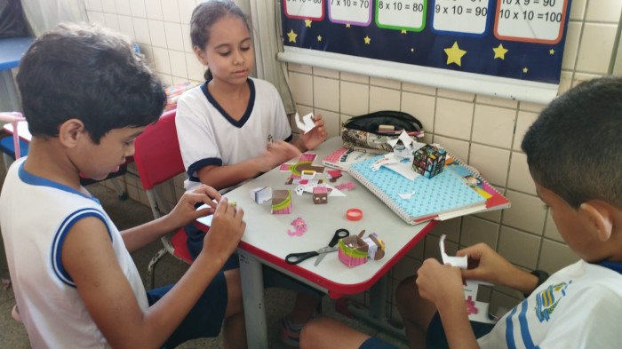 Mascotes acompanham alunos em atividades e simulados, fortalecendo autoestima - Fotógrafo:Divulgação