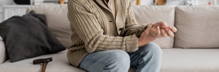 Parkinson é uma enfermidade crônica que tem tremores entre os sintomas - (Foto: Depositphotos)