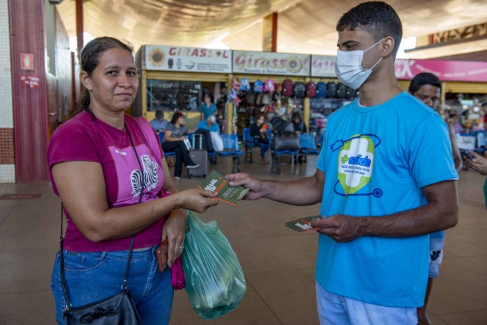 Dona de casa Juscileia Angelo Guedes conta que ficou feliz em receber orientações - Fotógrafo:Luciana Pires/Secom Palmas