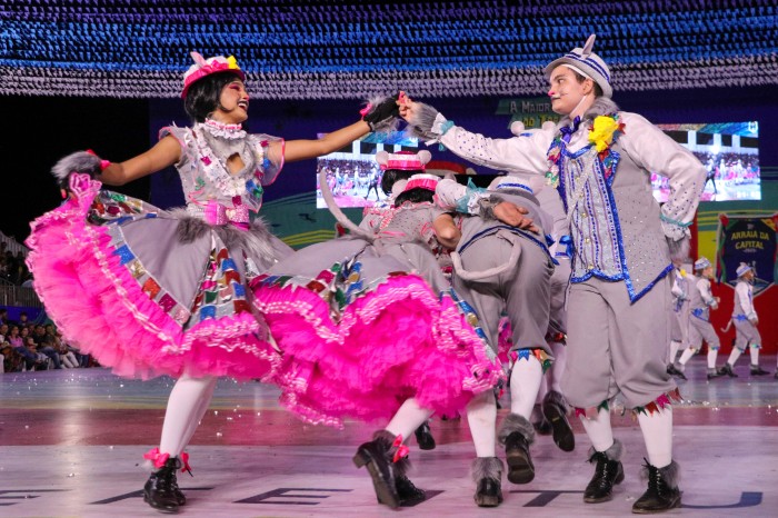 Dançarinos da Pula Fogueira vestidos de ratinhos do musical Os Saltimbancos - Fotógrafo:Júnior Suzuki / Ascom FCP