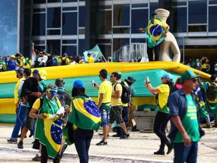 Praça dos Três Poderes foi alvo de atos de vandalismo - (Foto: Marcelo Camargo/Agência Brasil)