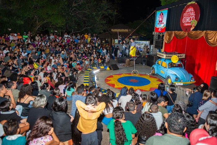 Com o céu estrelado e o clima fresquinho, evento contou com uma plateia composta por pessoas de todas as idades - Fotógrafo:Juliana Carneiro/Secom Palmas