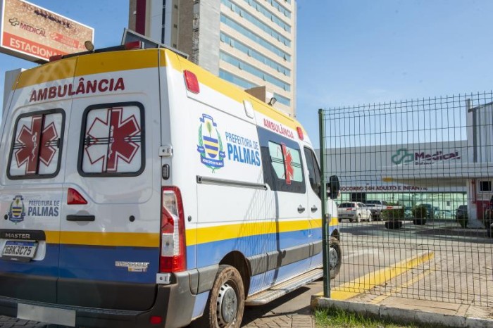 Pacientes são transportados até hospital em ambulâncias próprias do município - Fotógrafo:Lia Mara