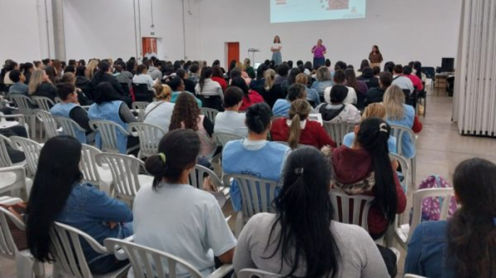 Profissionais da Secretaria de Educação durante treinamento na EGP