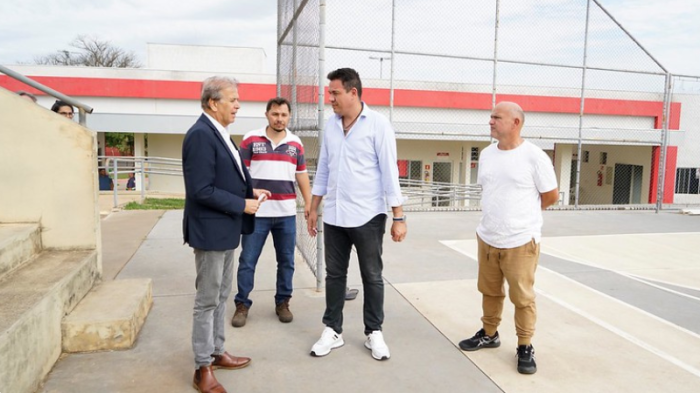 Prefeito Edinho Araújo, secretário de Esportes Fábio Marcondes e subprefeito, Jeferson Marascalqui visitam local das obras