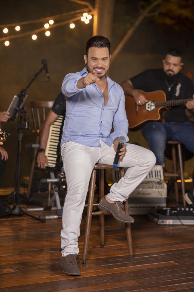 Marcelo Martins lança terceira faixa do DVD Novo Momento Dourado