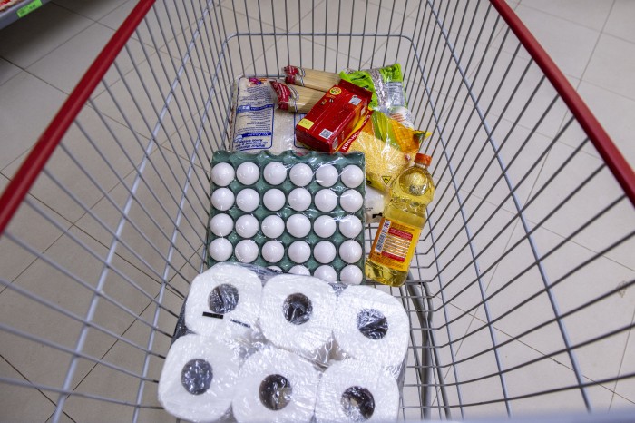 Entre os produtos com maior alta de preços, estão o flocão, o pacote de papel higiênico e o feijão - Fotógrafo:Lia Mara/Secom Palmas