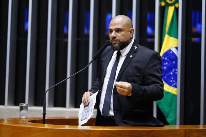 Deputado Sargento Portugal, relator da proposta - (Foto: Pablo Valadares/Câmara dos Deputados)