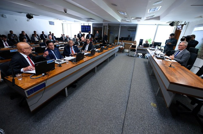 O acordo permite a troca de informações entre os dois países para fortalecer o combate à fraude e à evasão - Foto: Edilson Rodrigues/Agência Senado