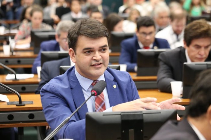 Rubens Pereira Júnior recomendou a aprovação das mudanças feitas pelos senadores - (Foto: Billy Boss/Câmara dos Deputados)