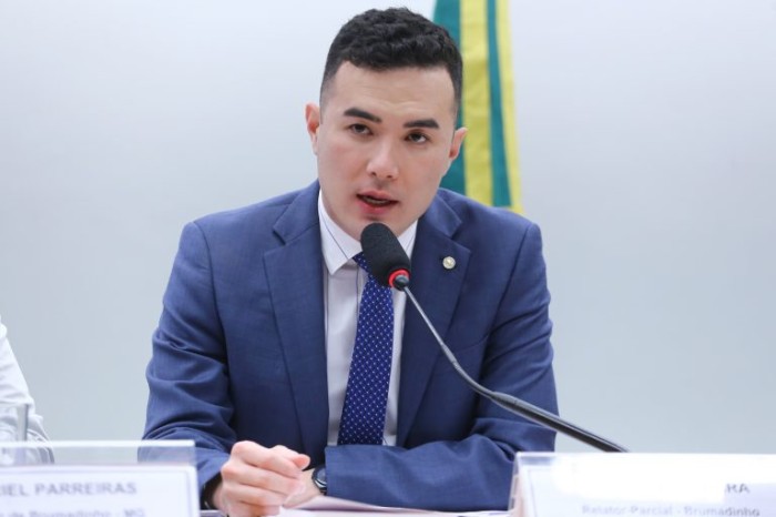 O relator da proposta, deputado Pedro Aihara - (Foto: Vinicius Loures/Câmara dos Deputados)
