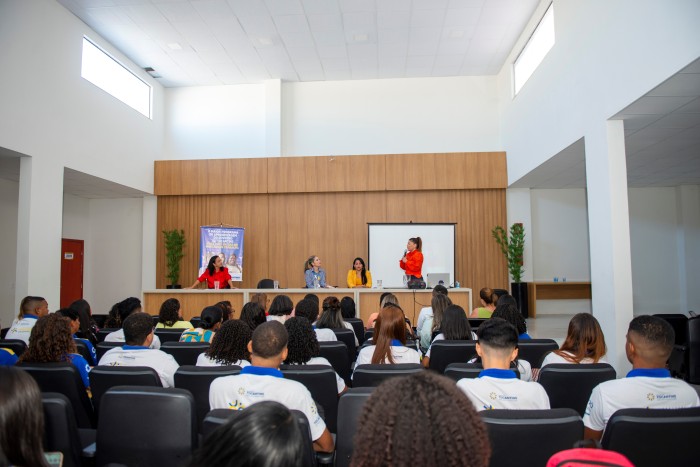 Estudantes do Programa Jovem Trabalhador foram recepcionados no NAI - Fotógrafo:Regiane Rocha/Secom Palmas
