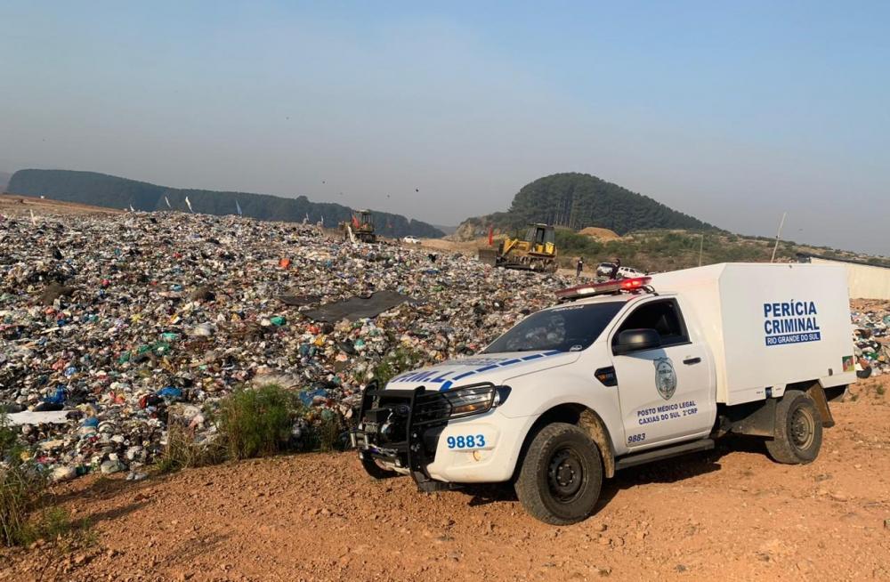 Corpo de homem é encontrado em aterro sanitário de Caxias do Sul. (Foto: Perícia Criminal Caxias do Sul / Divulgação)