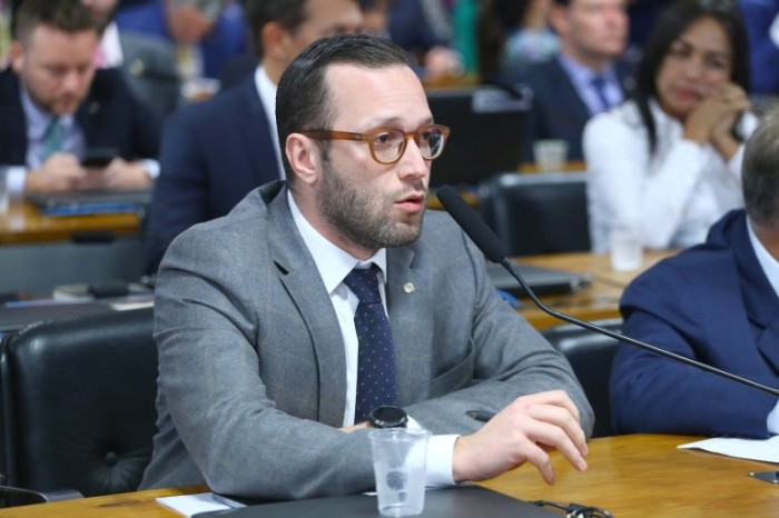 Deputado Filipe Barros recomendou a aprovação da proposta - (Foto: Vinicius Loures/Câmara dos Deputados)