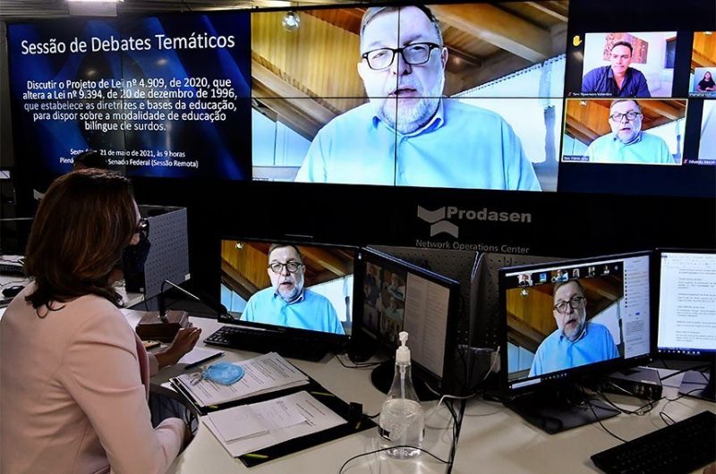  Autor do projeto Flávio Arns durante debate sobre o projeto realizado na última sexta-feira - (Foto: Waldemir Barreto/Agência Senado)
