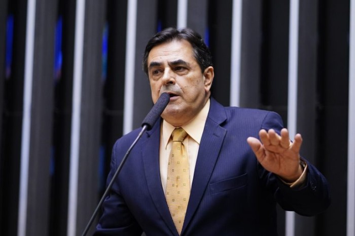 O relator, deputado Domingos Sávio, recomendou a aprovação do projeto com mudanças - (Foto: Pablo Valadares/Câmara dos Deputados)