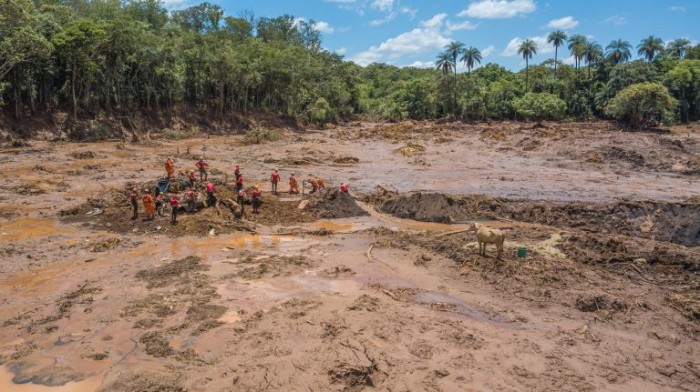 Bombeiros trabalhando no resgate de vítimas em Brumadinho em 2019 - (Foto: Ricardo Stuckert/FotosPúblicas)