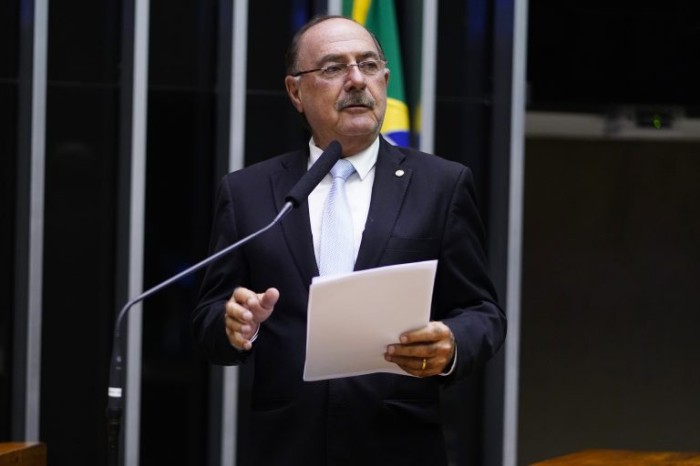 Dr. Zacharias Calil: tabagismo causa dependência física, psicológica e comportamental - (Foto: Pablo Valadares/Câmara dos Deputados)