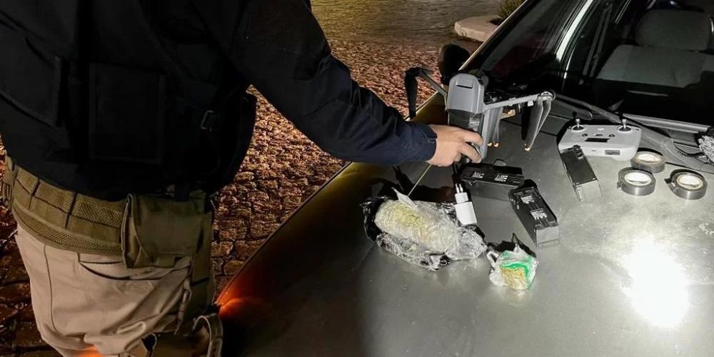 Drone estava carregado com skunk, maconha e celulares | Foto: Polícia Rodoviária Federal / CP