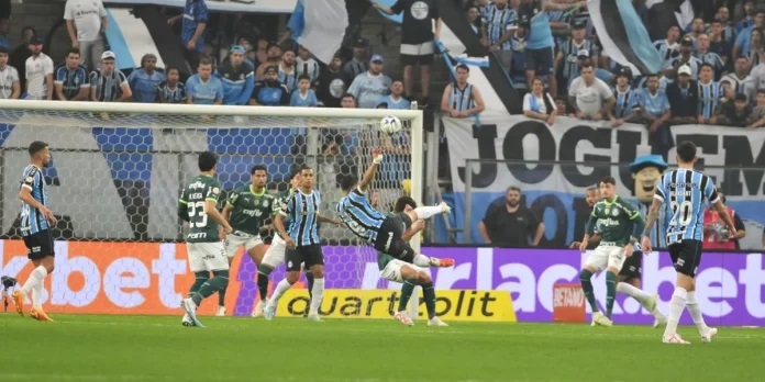 Tricolor fez gol no começo e segurou o resultado | Foto: Mauro Schaefer/CP