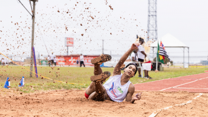 Atleta trans de Santos, Asianiara levou o bronze no salto triplo