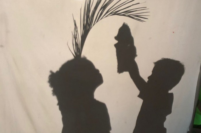 Propostas pedagógicas que envolvem interações e brincadeiras permitem que crianças construam conhecimentos sobre elas mesmas - Fotógrafo:Iolete Marques