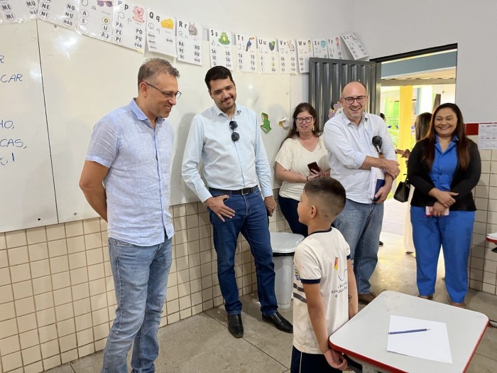 “Eu adoro a minha escola, gosto de estudar aqui, dos meus colegas, dos meus professores, da comida que tem aqui, gosto de tudo”, disse Enzo Vinícius Mazoli, 7 anos - Fotógrafo:Vitor Muniz