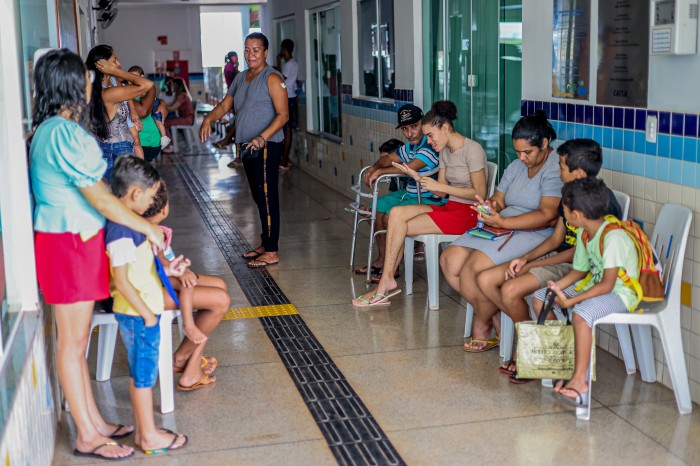 Comunidade do Jardim Vitória I fez fila para atualizar cartão de vacina dos filhos - Fotógrafo:Juliana Carneiro/Secom Palmas