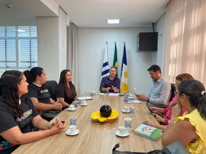 Secretários e representantes de associações durante encontro realizado na Semed - Fotógrafo:Divulgação Semed