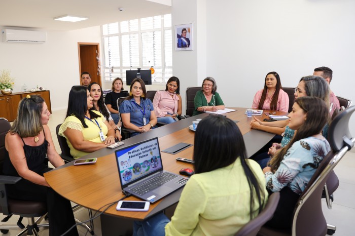 Equipe da Semed aproveitou experiência da professora para aprender e se aprimorar - Fotógrafo:Regiane Rocha/Secom Palmas