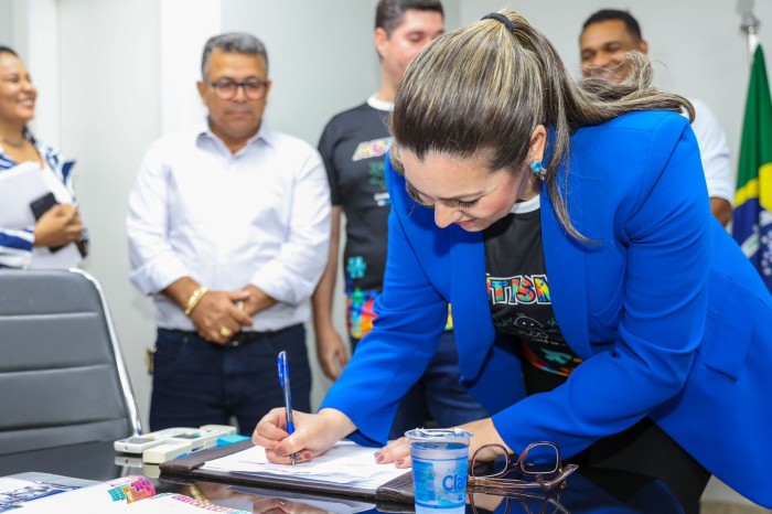 Prefeita de Palmas Cinthia Ribeiro assina termo de doação de terreno para a Anjo Azul - Fotógrafo:Regiane Rocha