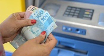 Benefício de R$ 500,00 para quem tem salário de até R$ 6.060,00; e quem recebe acima desse valor, R$ 400,00 - Fotógrafo:Edu Fortes
