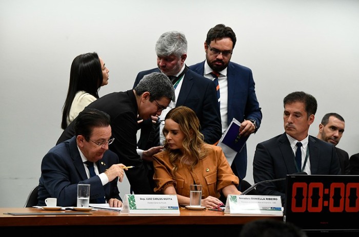 Negociações em reunião da Comissão de Orçamento do dia 26 de setembro de 2023 - Foto: Roque de Sá/Agência Senado