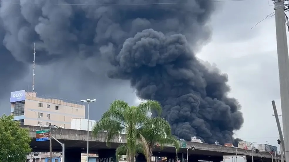 Incêndio em Canoas. — Foto: William Ramos/RBS TV