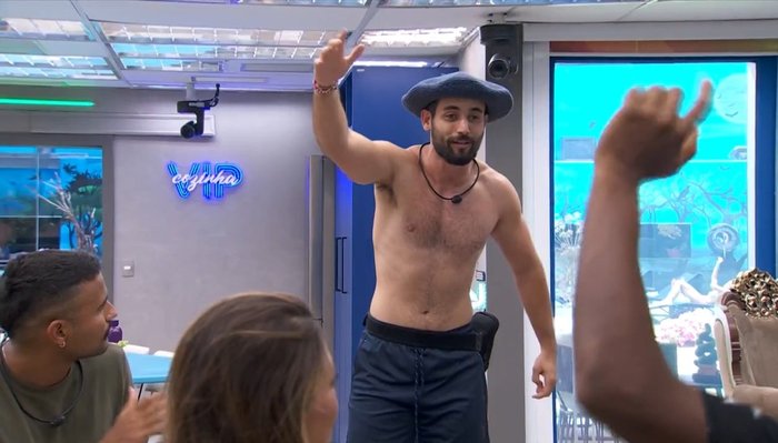Gaúcho de Alegrete, Matteus cantou o 