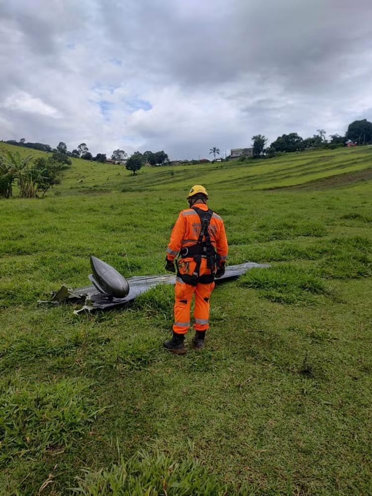 Queda de aeronave deixou três mortos no Sul de MG — Foto: Corpo de Bombeiros de Minas Gerais