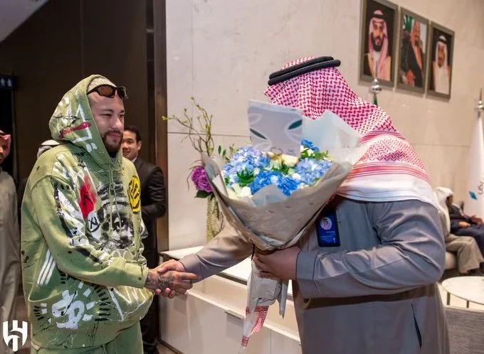 12neymar Neymar chega à Arábia Saudita. Foto: divulgação / Al Hilal
