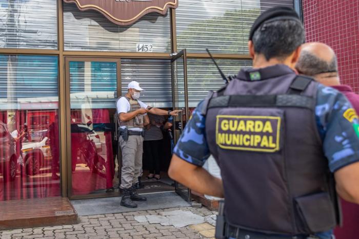 Estabelecimento em que festa de casamento acontecia estava com cortinas fechadas Vinicius Thormann / Prefeitura Municipal de Canoas