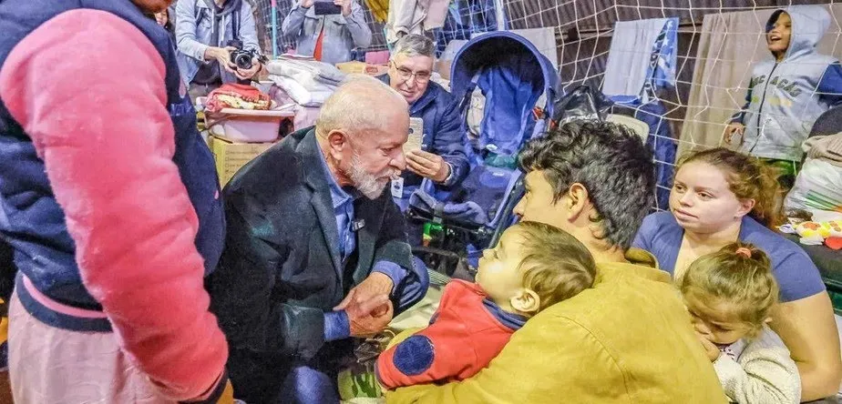 Lula visita abrigo em São Leopoldo Ricardo Stuckert/Presidência