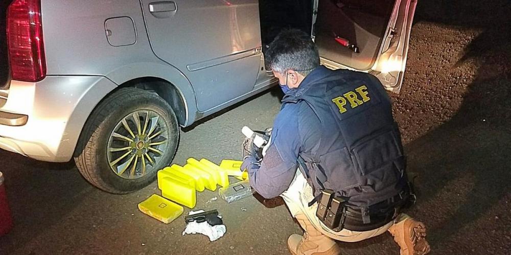 Houve ainda recolhimento de um quilo de crack, uma pistola calibre 380 e munições. Foto: PRF/Divulgação