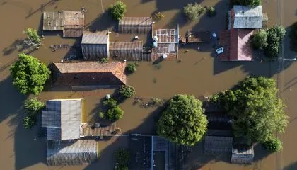 Vista aérea de região inundada no bairro de Mathias Velho, em Canoas, no Rio Grande do Sul 09/05/2024 REUTERS/Diego Vara