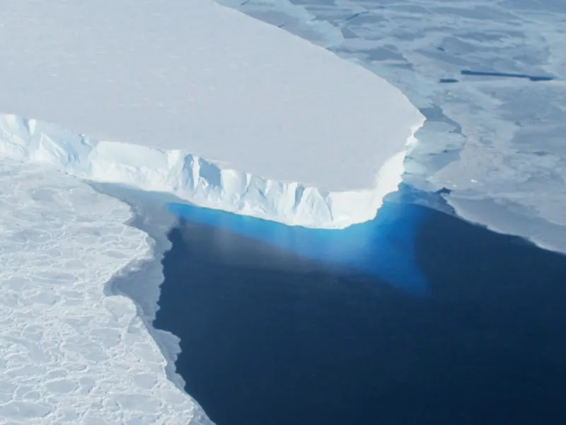 O derretimento da estrutura de gelo já correspondia a 4% da elevação do nível do mar por ano (foto: Reprodução/NASA)