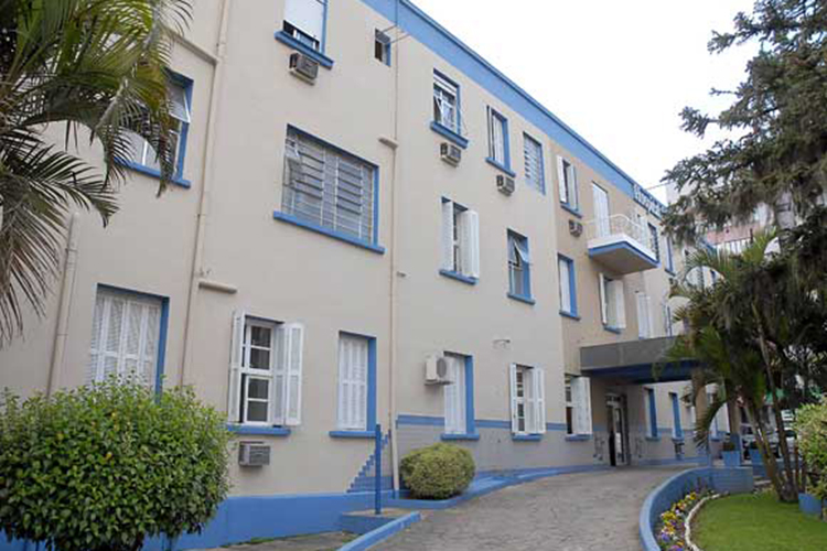 Mulher estava internada na UTI do Hospital São Sebastião Mártir