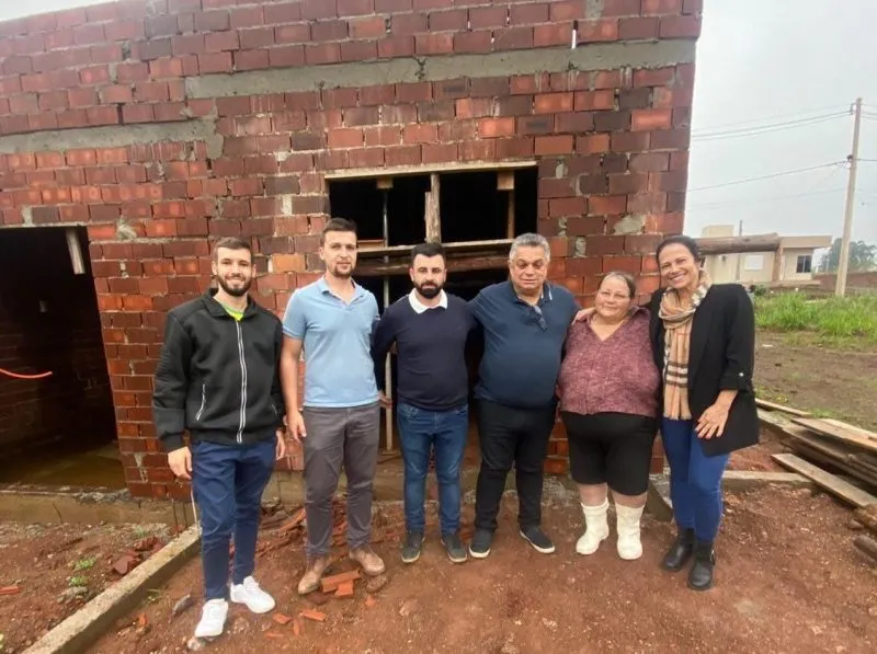 Um dos imóveis foi comprado no bairro Medianeira e doado para Ileris Regina Schmitt (Foto: divulgação)
